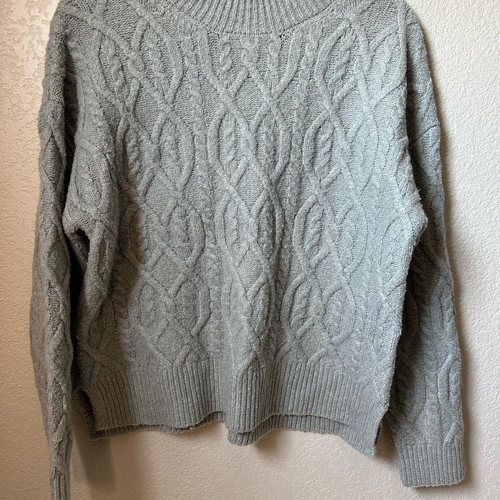 Elegant Gray Cable Knit Sweater